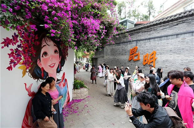 云南旅游,云南旅行社,云南團建公司,云南策劃公司,云南會議會展,云南活動執(zhí)行,云南地接,昆明旅游,昆明旅行社,昆明團建公司,昆明策劃公司,昆明會議會展,昆明策劃執(zhí)行：昆明又添打卡地！“簪花少女”火出圈